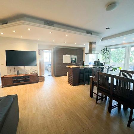 Grosse & Voll Ausgestattete Apartments, Studios, Doppelzimmer, Workspace, Parkplatz, Netflix, Prime & Schnelles Wifi In Ruhiger Lage Mit Garten รูโดลชตัดท์ ภายนอก รูปภาพ