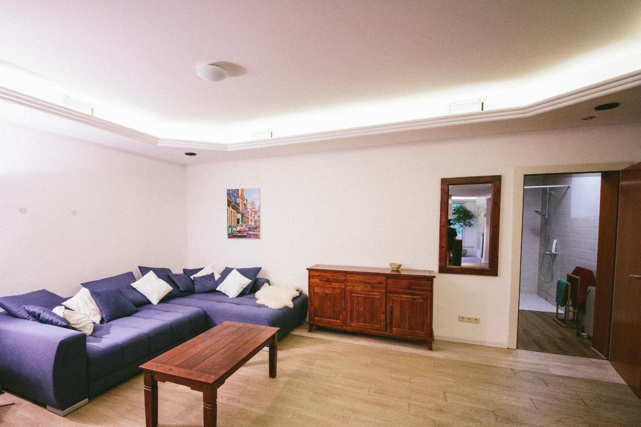 Grosse & Voll Ausgestattete Apartments, Studios, Doppelzimmer, Workspace, Parkplatz, Netflix, Prime & Schnelles Wifi In Ruhiger Lage Mit Garten รูโดลชตัดท์ ภายนอก รูปภาพ