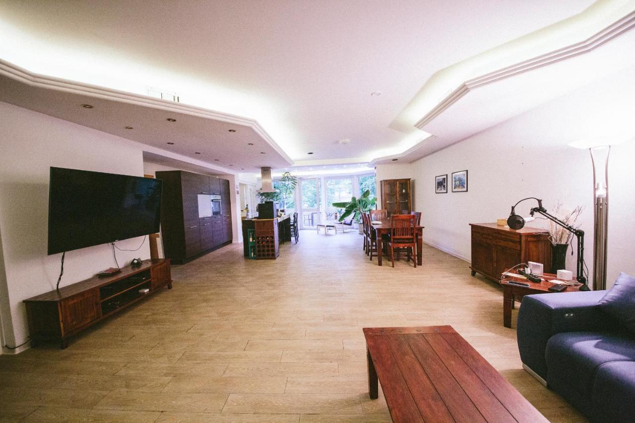 Grosse & Voll Ausgestattete Apartments, Studios, Doppelzimmer, Workspace, Parkplatz, Netflix, Prime & Schnelles Wifi In Ruhiger Lage Mit Garten รูโดลชตัดท์ ภายนอก รูปภาพ