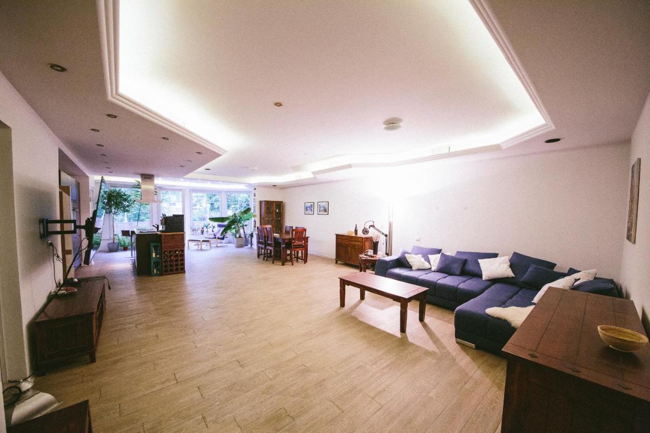 Grosse & Voll Ausgestattete Apartments, Studios, Doppelzimmer, Workspace, Parkplatz, Netflix, Prime & Schnelles Wifi In Ruhiger Lage Mit Garten รูโดลชตัดท์ ภายนอก รูปภาพ