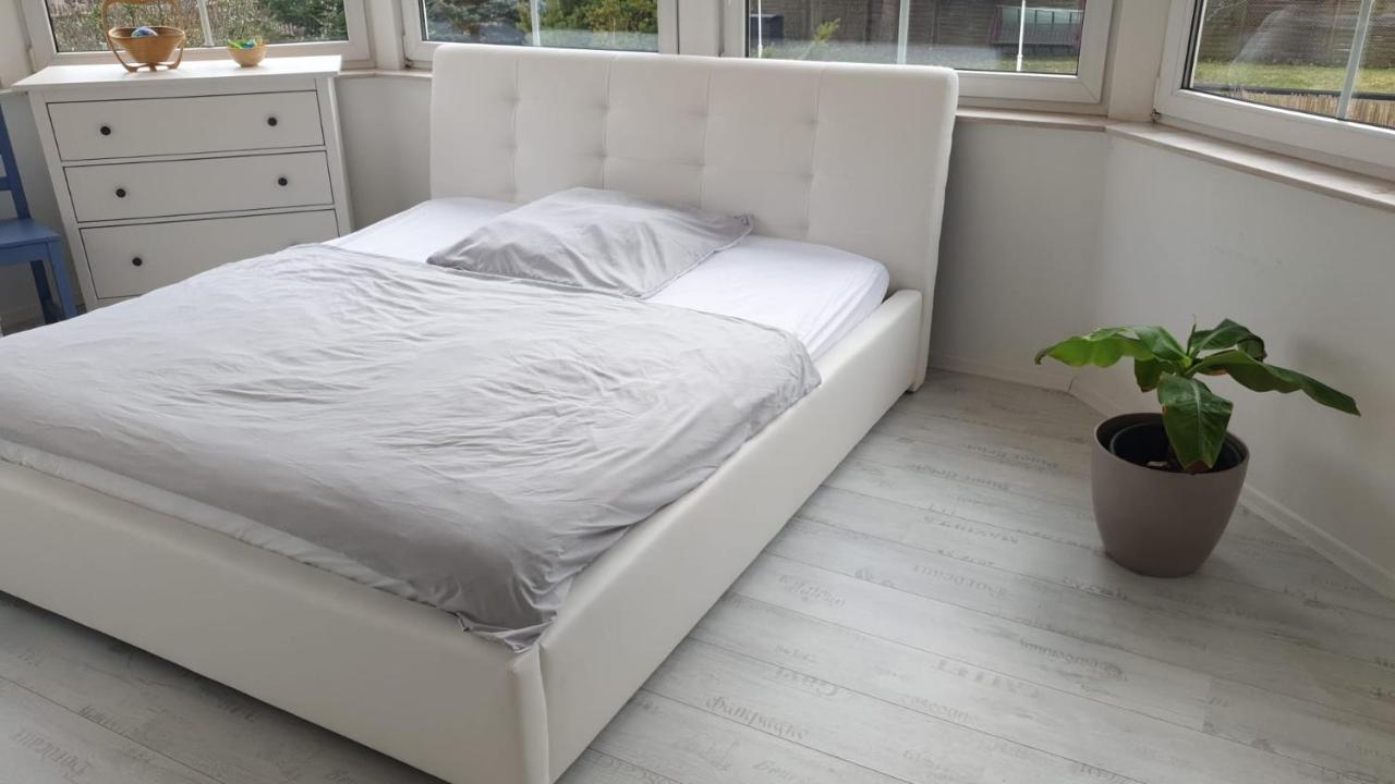 Grosse & Voll Ausgestattete Apartments, Studios, Doppelzimmer, Workspace, Parkplatz, Netflix, Prime & Schnelles Wifi In Ruhiger Lage Mit Garten รูโดลชตัดท์ ภายนอก รูปภาพ
