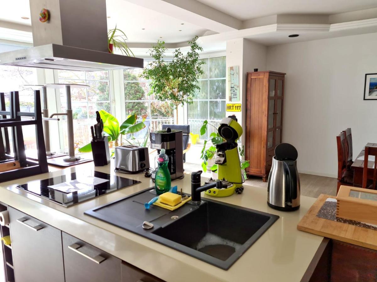 Grosse & Voll Ausgestattete Apartments, Studios, Doppelzimmer, Workspace, Parkplatz, Netflix, Prime & Schnelles Wifi In Ruhiger Lage Mit Garten รูโดลชตัดท์ ภายนอก รูปภาพ