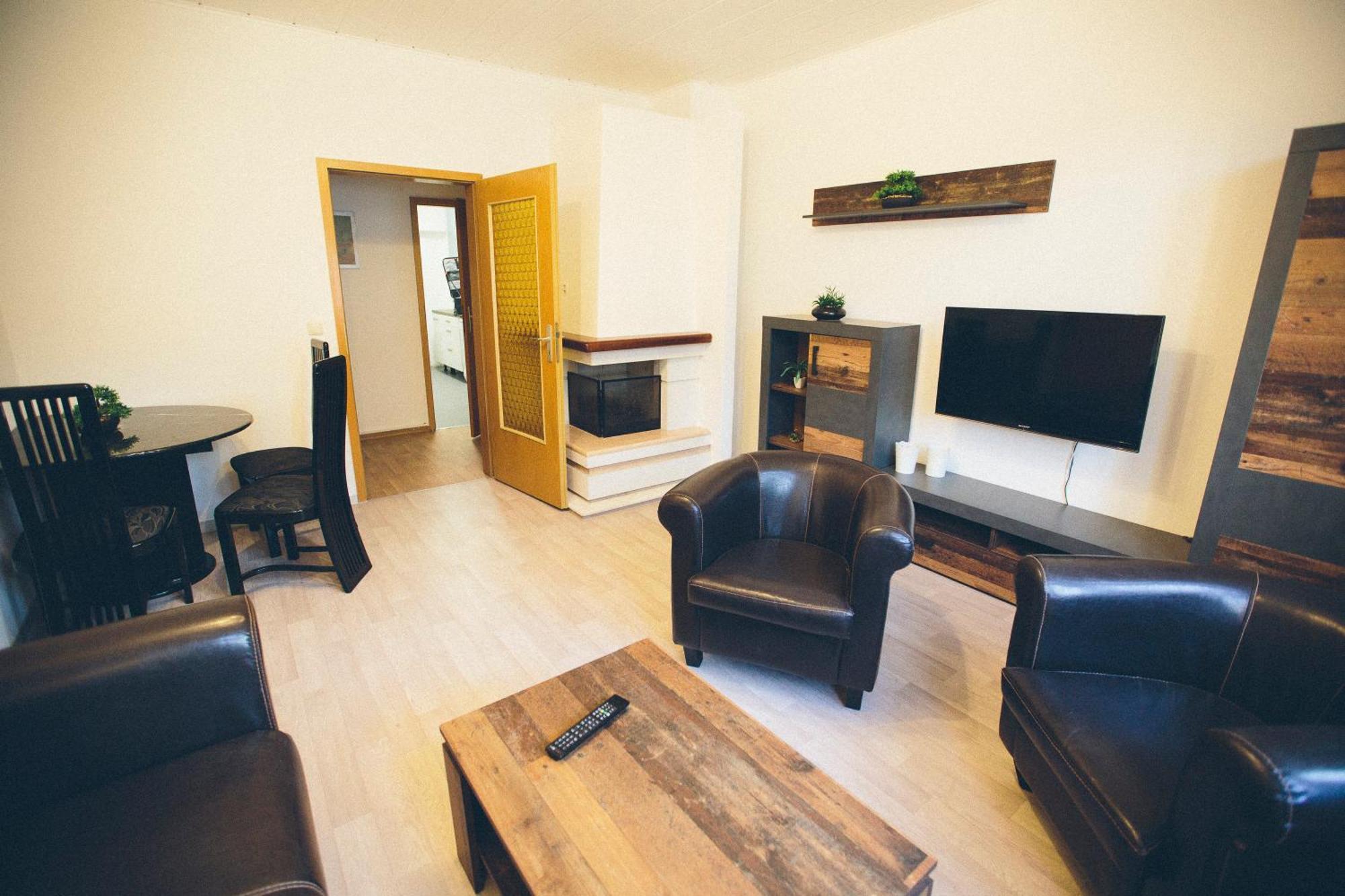 Grosse & Voll Ausgestattete Apartments, Studios, Doppelzimmer, Workspace, Parkplatz, Netflix, Prime & Schnelles Wifi In Ruhiger Lage Mit Garten รูโดลชตัดท์ ห้อง รูปภาพ