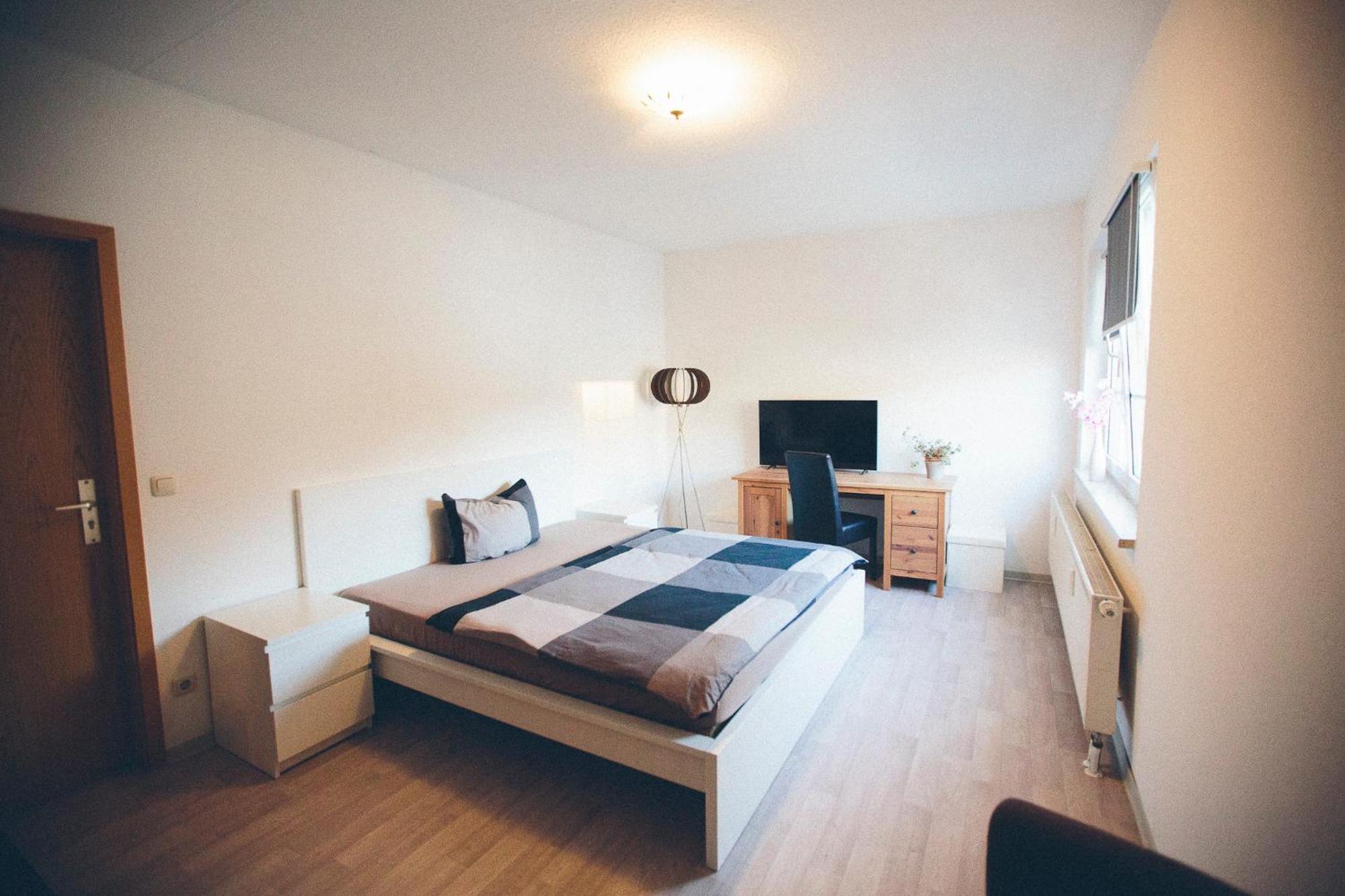 Grosse & Voll Ausgestattete Apartments, Studios, Doppelzimmer, Workspace, Parkplatz, Netflix, Prime & Schnelles Wifi In Ruhiger Lage Mit Garten รูโดลชตัดท์ ภายนอก รูปภาพ
