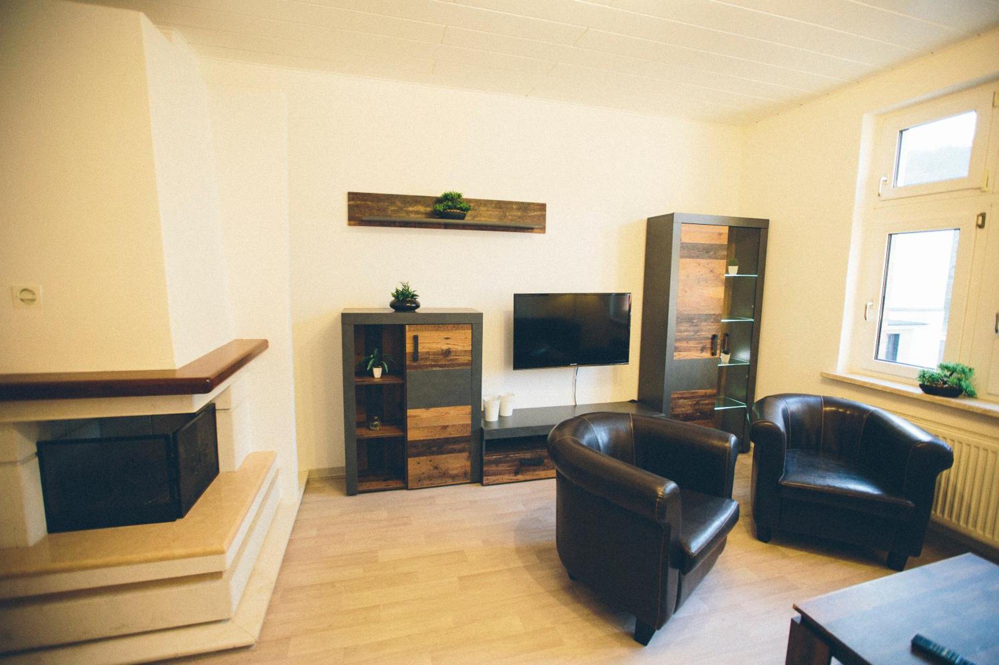 Grosse & Voll Ausgestattete Apartments, Studios, Doppelzimmer, Workspace, Parkplatz, Netflix, Prime & Schnelles Wifi In Ruhiger Lage Mit Garten รูโดลชตัดท์ ห้อง รูปภาพ