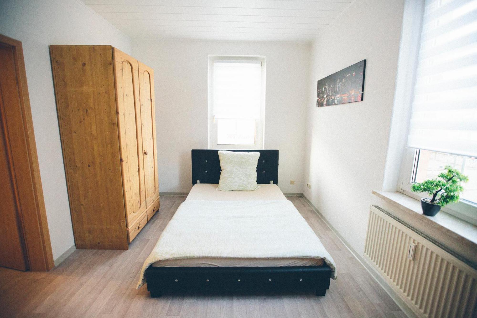Grosse & Voll Ausgestattete Apartments, Studios, Doppelzimmer, Workspace, Parkplatz, Netflix, Prime & Schnelles Wifi In Ruhiger Lage Mit Garten รูโดลชตัดท์ ห้อง รูปภาพ