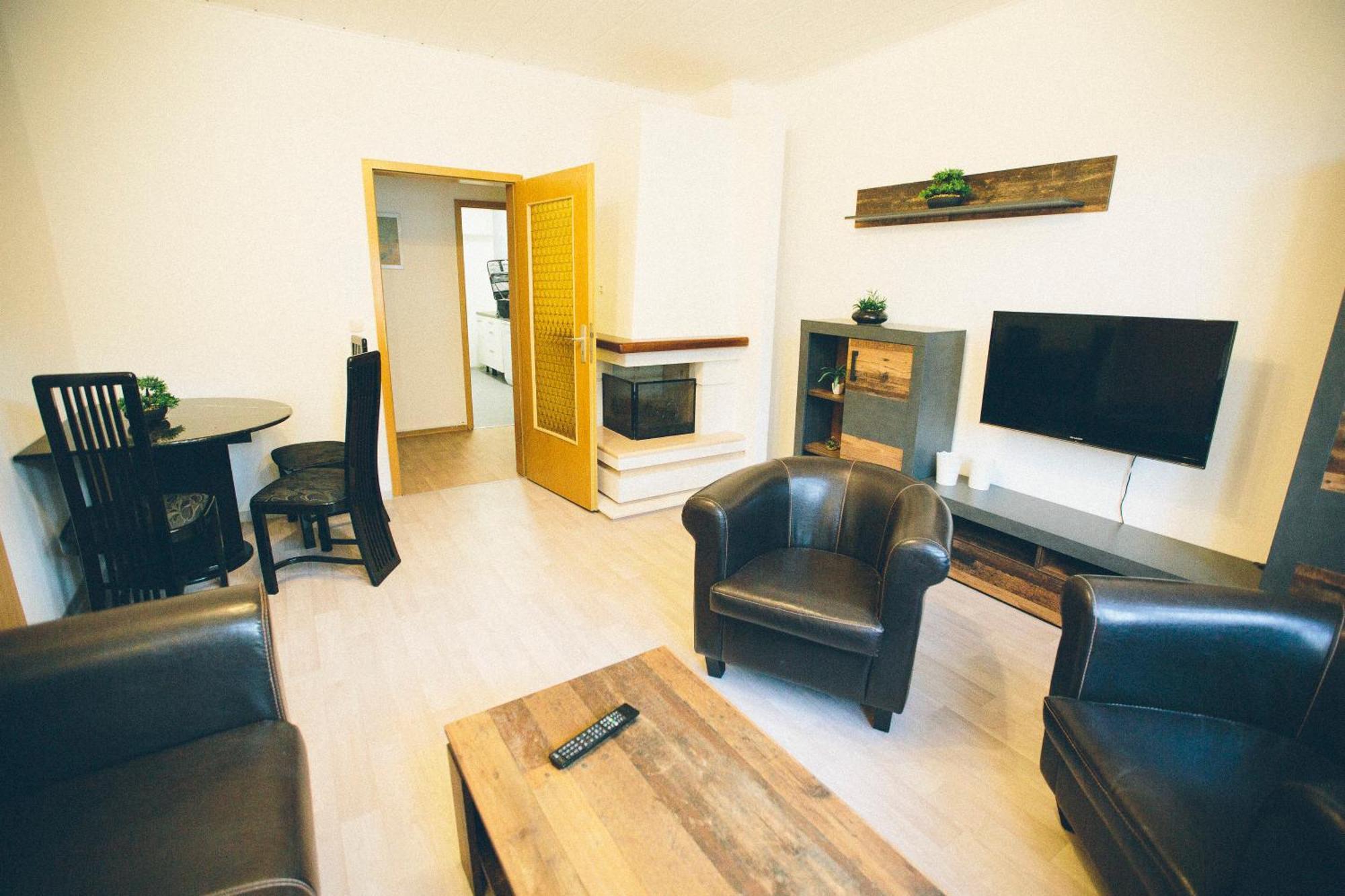 Grosse & Voll Ausgestattete Apartments, Studios, Doppelzimmer, Workspace, Parkplatz, Netflix, Prime & Schnelles Wifi In Ruhiger Lage Mit Garten รูโดลชตัดท์ ห้อง รูปภาพ