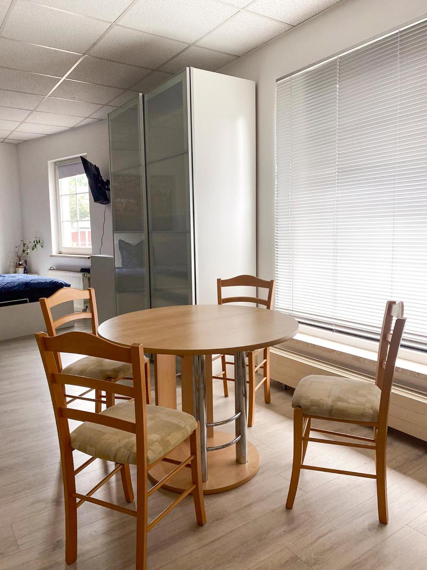 Grosse & Voll Ausgestattete Apartments, Studios, Doppelzimmer, Workspace, Parkplatz, Netflix, Prime & Schnelles Wifi In Ruhiger Lage Mit Garten รูโดลชตัดท์ ภายนอก รูปภาพ