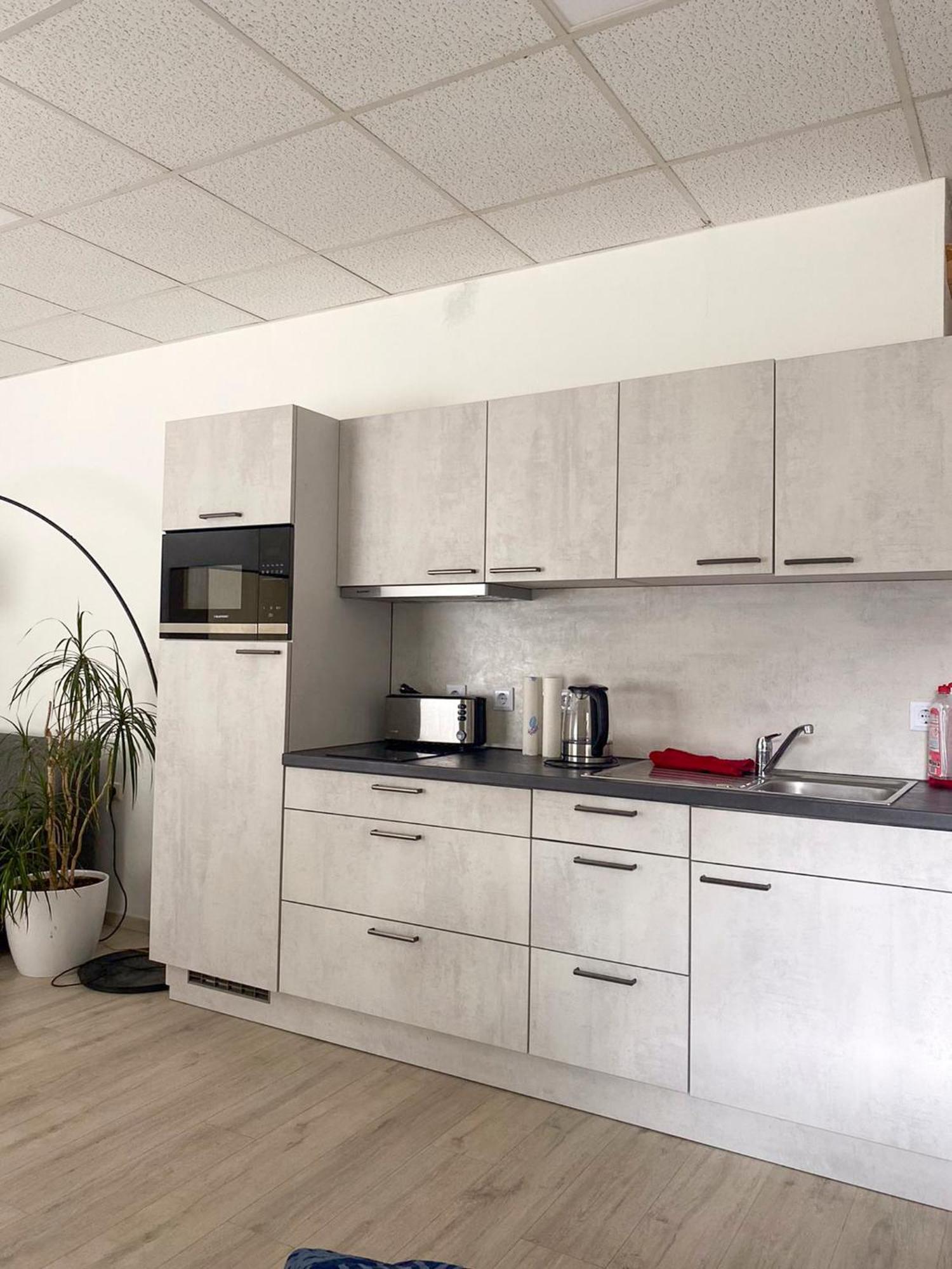 Grosse & Voll Ausgestattete Apartments, Studios, Doppelzimmer, Workspace, Parkplatz, Netflix, Prime & Schnelles Wifi In Ruhiger Lage Mit Garten รูโดลชตัดท์ ภายนอก รูปภาพ