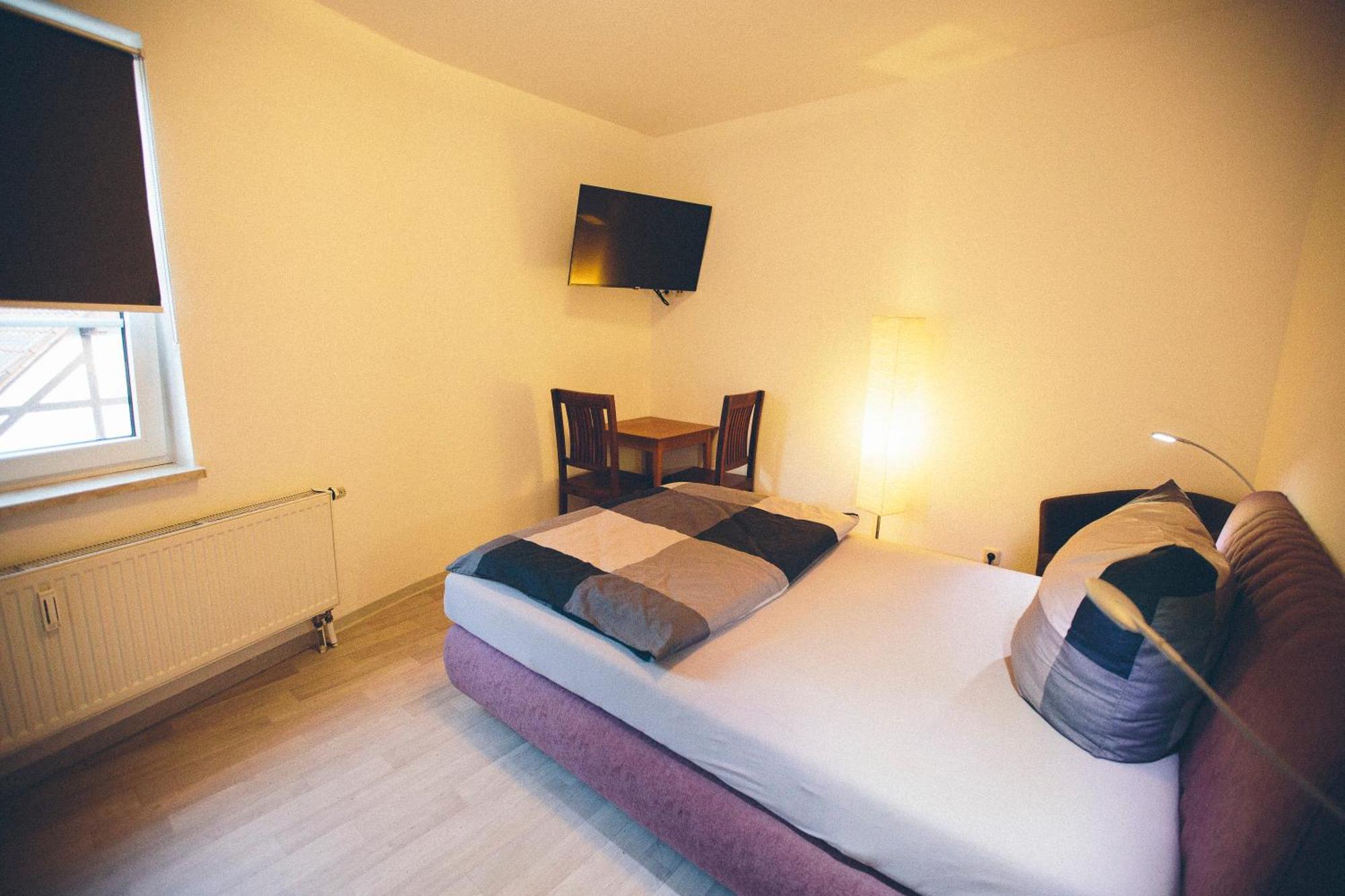 Grosse & Voll Ausgestattete Apartments, Studios, Doppelzimmer, Workspace, Parkplatz, Netflix, Prime & Schnelles Wifi In Ruhiger Lage Mit Garten รูโดลชตัดท์ ภายนอก รูปภาพ