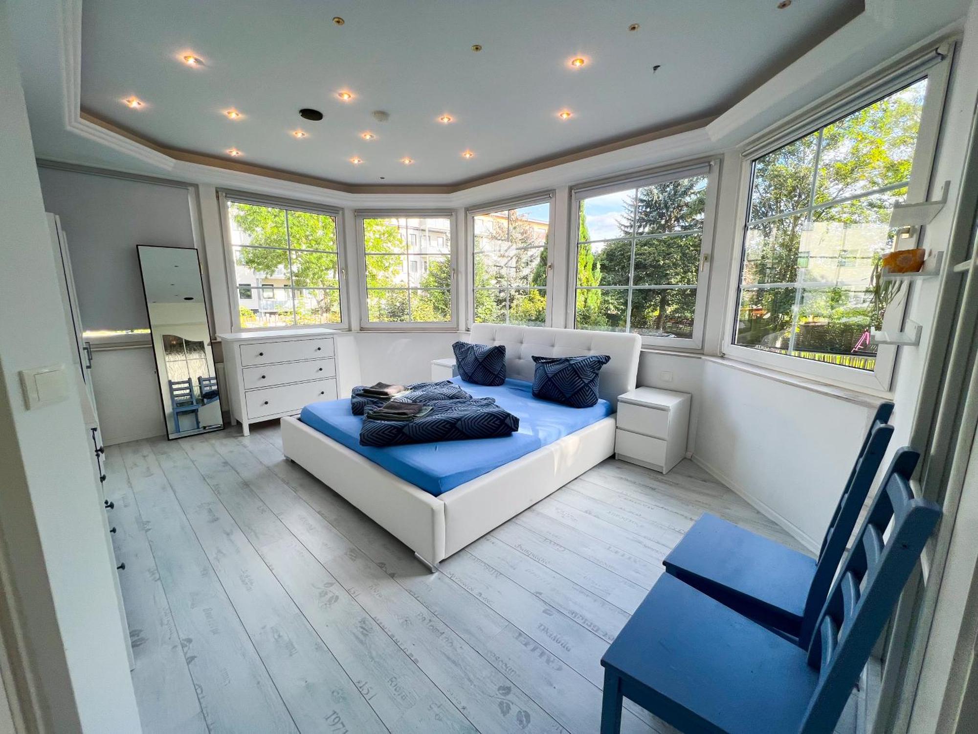 Grosse & Voll Ausgestattete Apartments, Studios, Doppelzimmer, Workspace, Parkplatz, Netflix, Prime & Schnelles Wifi In Ruhiger Lage Mit Garten รูโดลชตัดท์ ภายนอก รูปภาพ