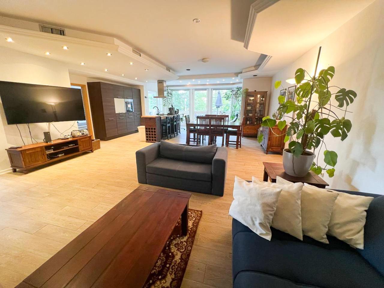 Grosse & Voll Ausgestattete Apartments, Studios, Doppelzimmer, Workspace, Parkplatz, Netflix, Prime & Schnelles Wifi In Ruhiger Lage Mit Garten รูโดลชตัดท์ ภายนอก รูปภาพ