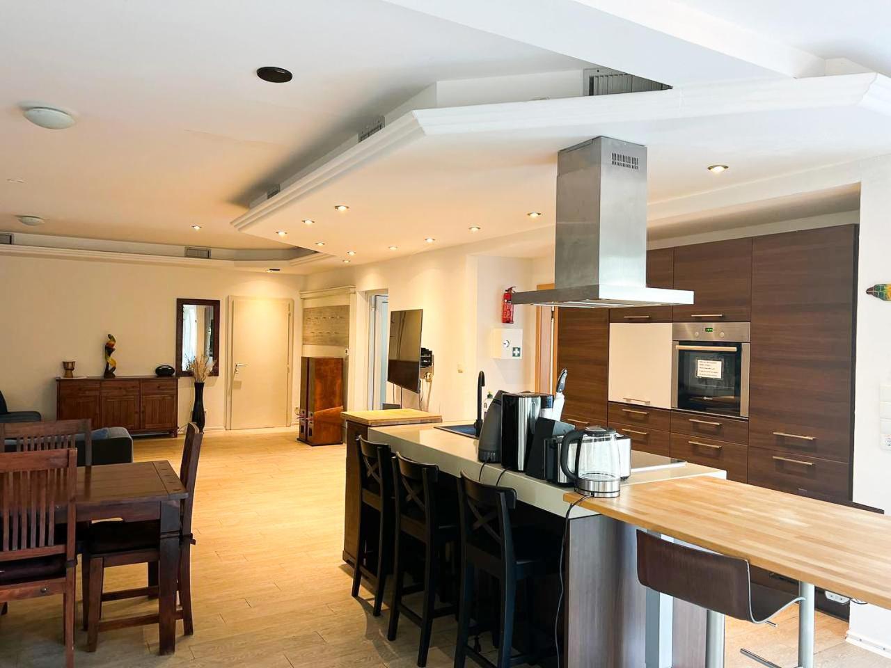 Grosse & Voll Ausgestattete Apartments, Studios, Doppelzimmer, Workspace, Parkplatz, Netflix, Prime & Schnelles Wifi In Ruhiger Lage Mit Garten รูโดลชตัดท์ ภายนอก รูปภาพ