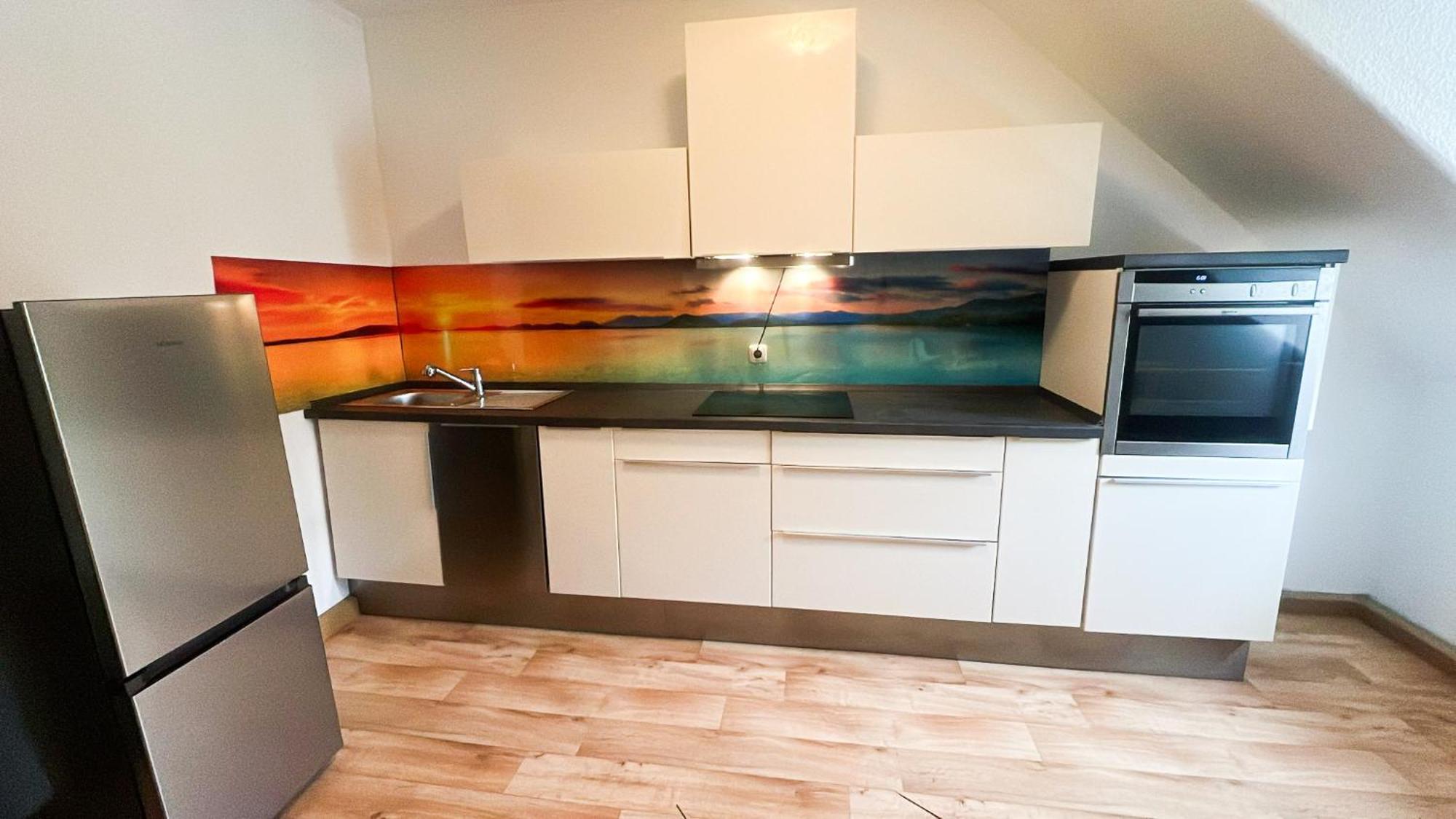 Grosse & Voll Ausgestattete Apartments, Studios, Doppelzimmer, Workspace, Parkplatz, Netflix, Prime & Schnelles Wifi In Ruhiger Lage Mit Garten รูโดลชตัดท์ ห้อง รูปภาพ