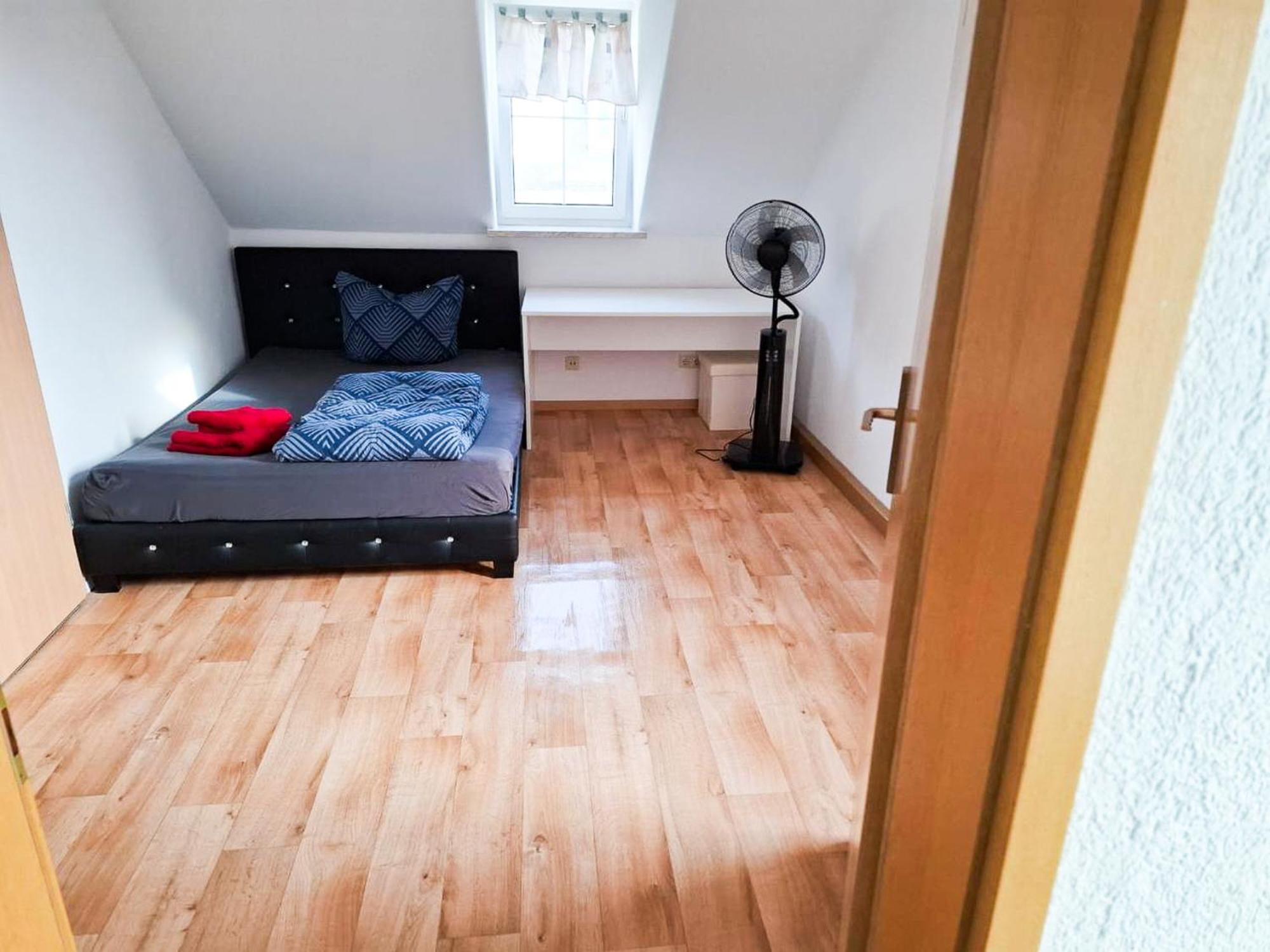 Grosse & Voll Ausgestattete Apartments, Studios, Doppelzimmer, Workspace, Parkplatz, Netflix, Prime & Schnelles Wifi In Ruhiger Lage Mit Garten รูโดลชตัดท์ ห้อง รูปภาพ